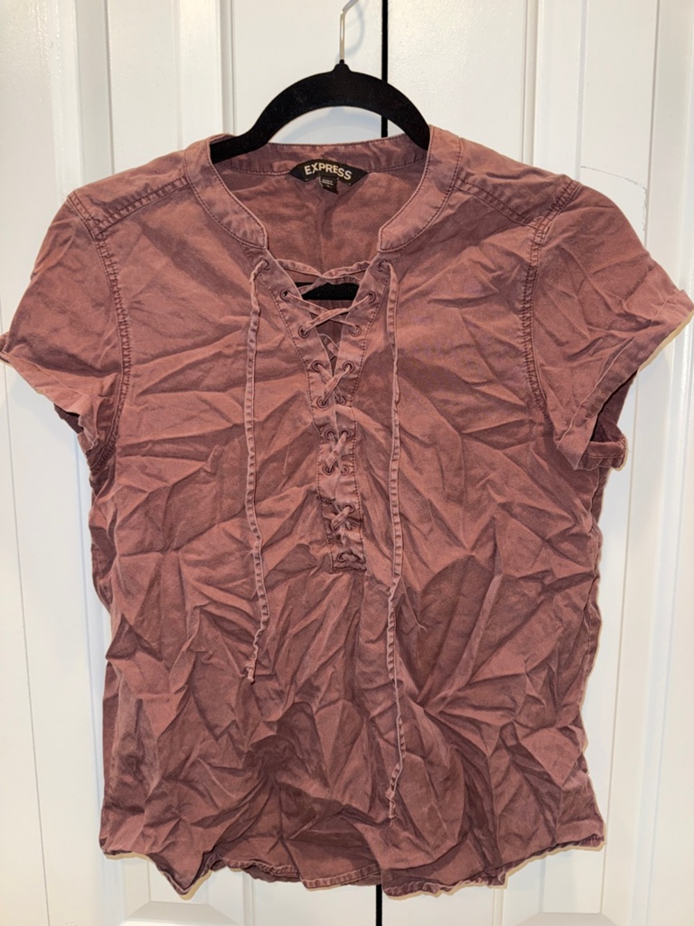 Express Lace-Up Short Sleeve Tee in Dusty Mauve‎